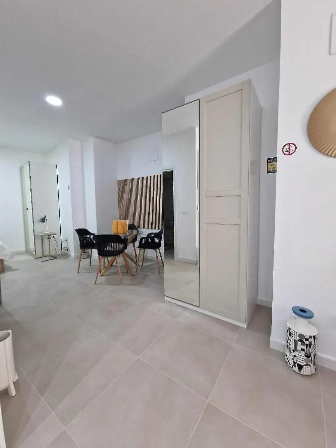 Moderno Apartamento 2 Junto A Calle Marmoles 아파트 말라가